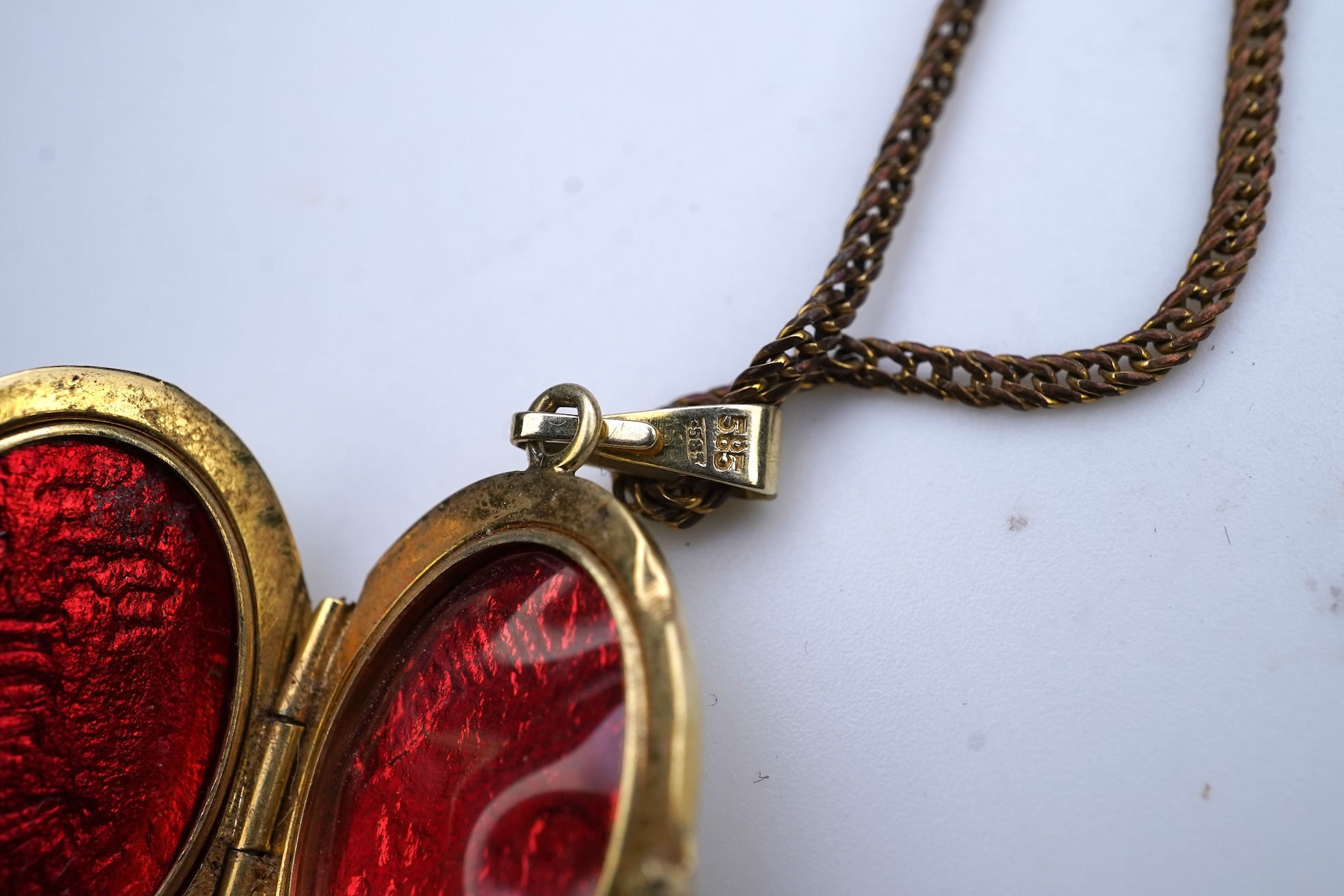 A collection of jewels, early-mid 20th century